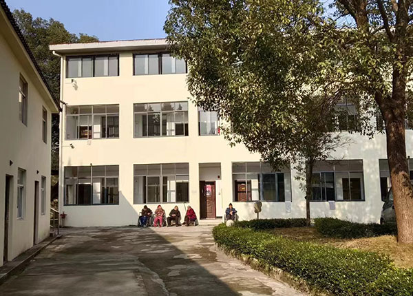 戶(hù)外曬太陽(yáng)