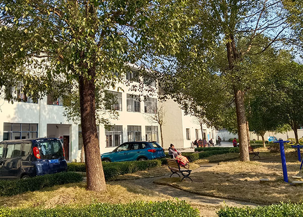 戶(hù)外曬太陽(yáng)